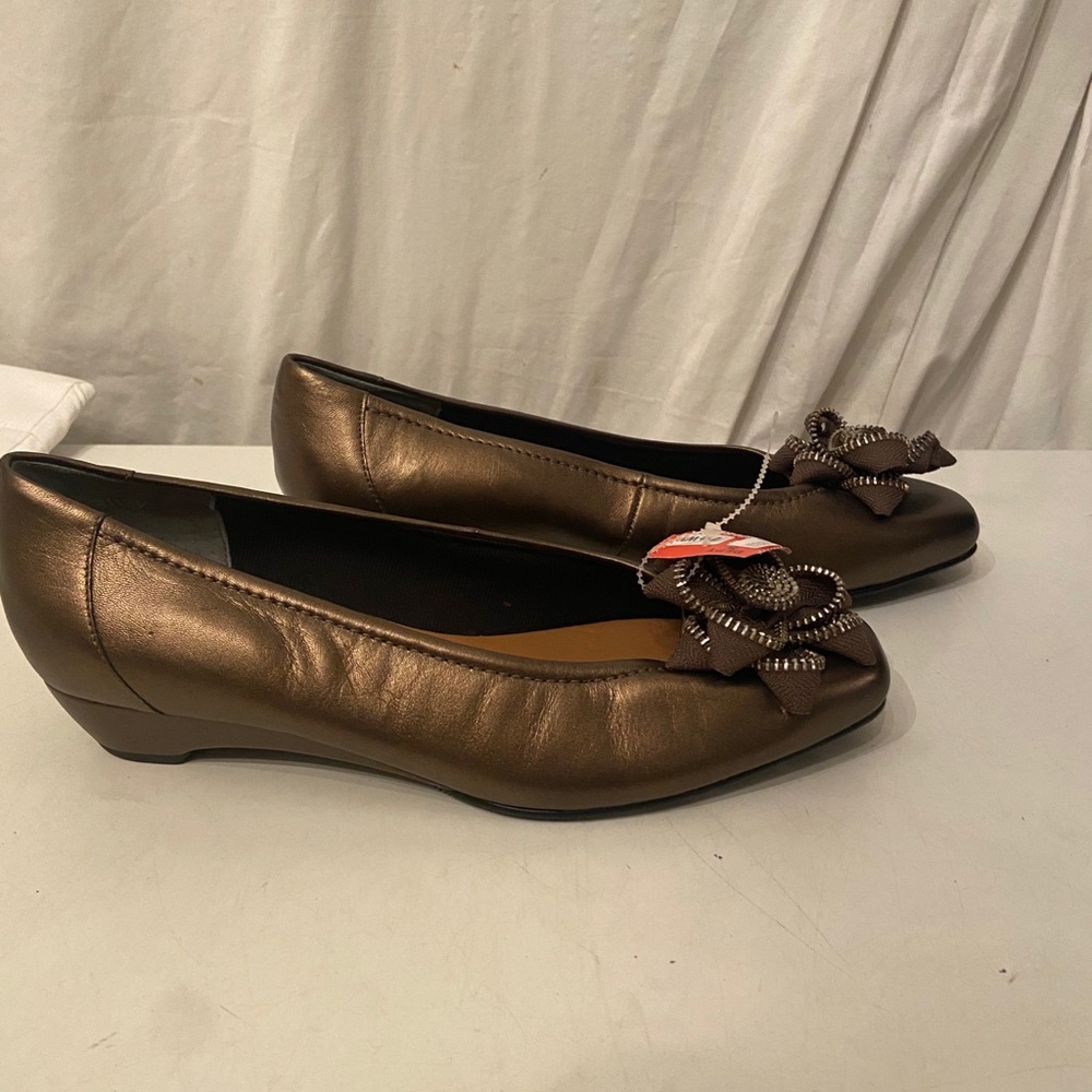 Mark Lemp brown bronze flats 7.5WW NWT